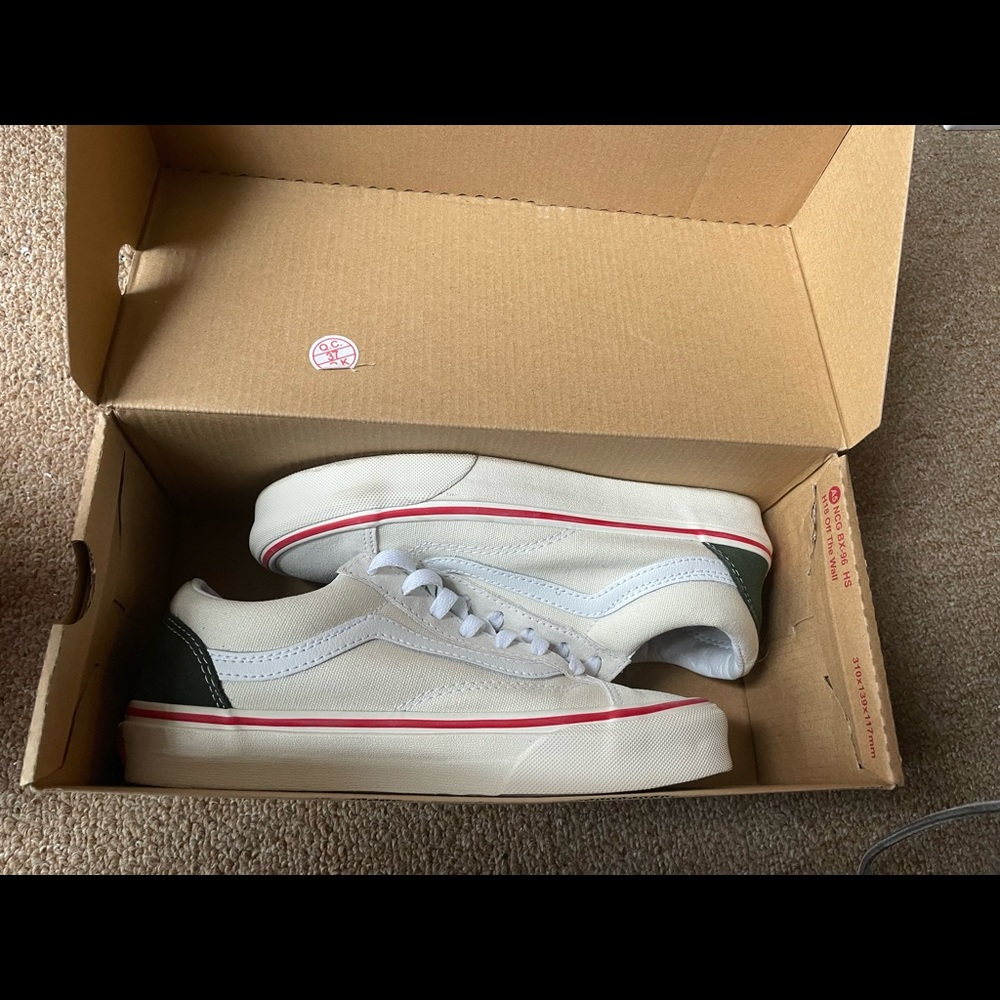 Vans - Picture 4 of 7
